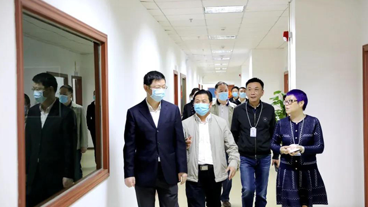 省政府口岸辦副主任、省商務(wù)廳口岸處處長羅專一行蒞臨炬神電子開展聯(lián)點(diǎn)服務(wù)工作