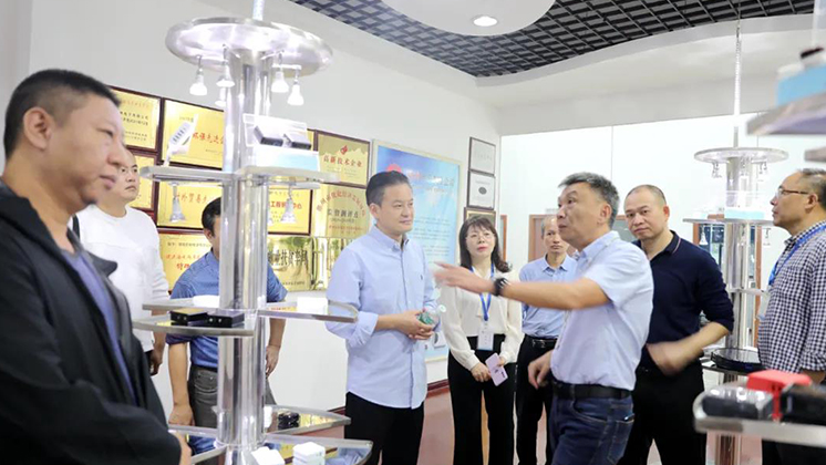 市政協(xié)副主席、九三學(xué)社郴州市委主委潘執(zhí)坤一行調(diào)研炬神電子